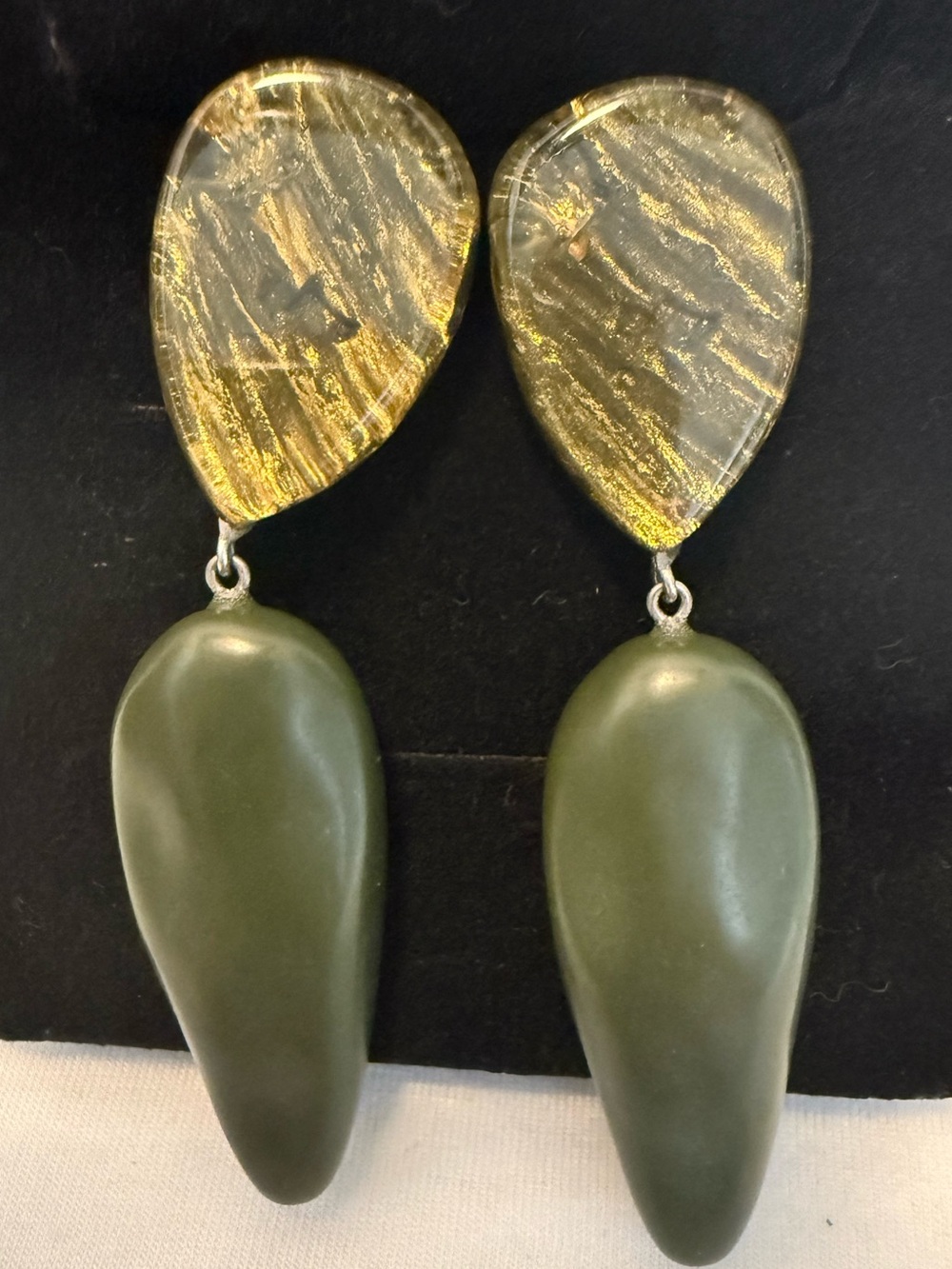 NWOT (Never Worn) Designer ZSISKA Gorgeous Olive Green Drop CLIP Earrings